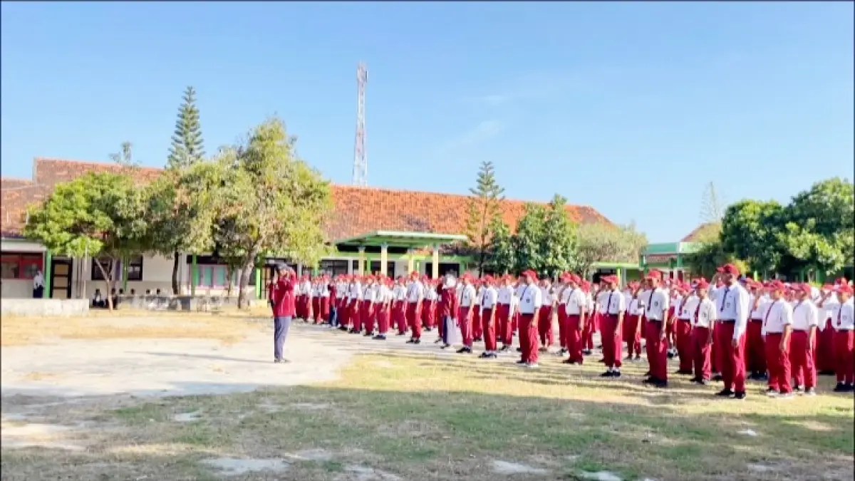 GENERASI EMAS: Ratusan siswa UPTD SMPN 1 Sepulu mengikuti pra-MPLS Senin (13/7). (UPTD SMPN 1 SEPULU UNTUK JPRM)