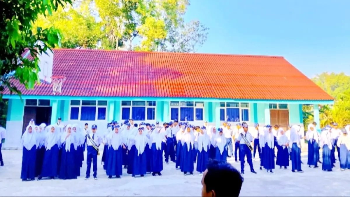 HARAPAN MASA DEPAN: Siswa baru UPTD SMPN 2 Tanah Merah mengikuti MPLS Senin (13/7). (UPTD SMPN 2 TANAH MERAH UNTUK JPRM)