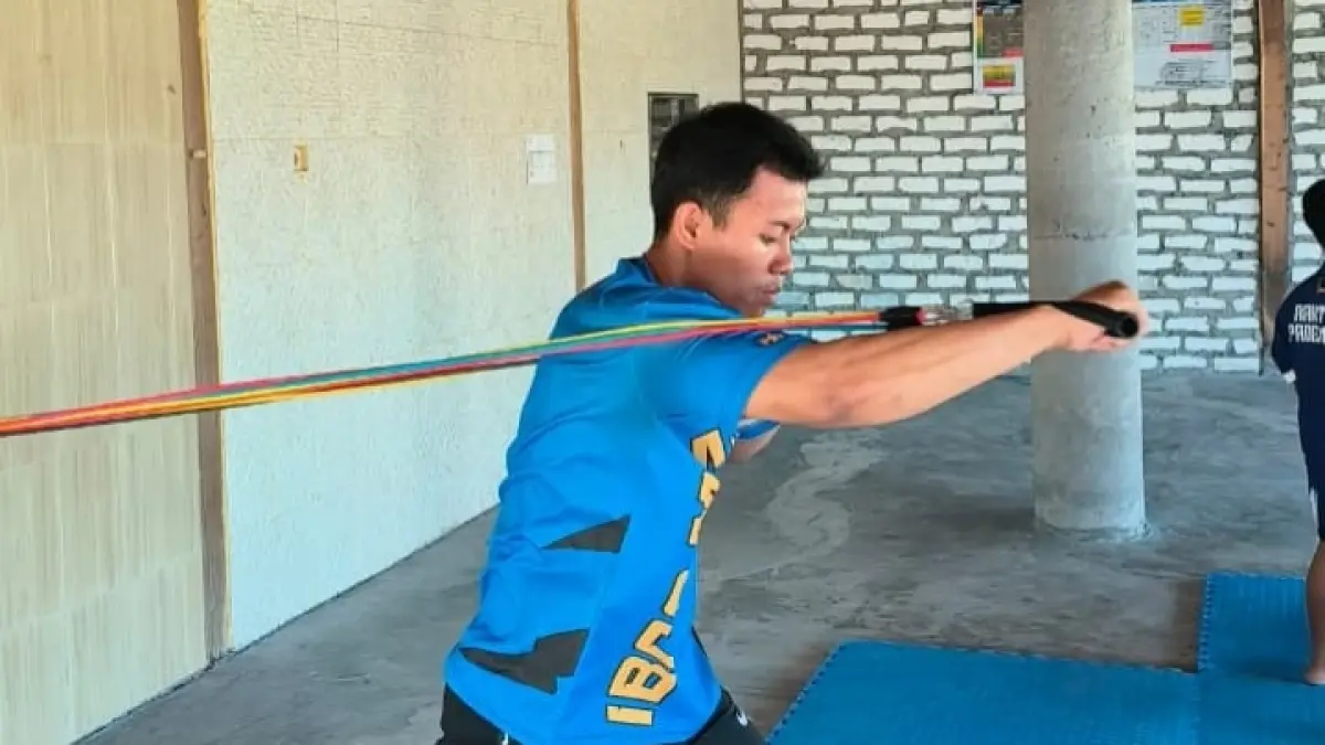 GIAT: Atlet mengikuti latihan di Kecamatan Pakong, Pamekasan, Jumat (3/7).