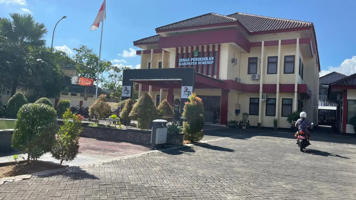 MEGAH: Keberadaan kantor Dispendik Sumenep yang berlokasi di Jalan Dr Cipto, Desa Kolor, Kecamatan Kota, Jumat (16/7).