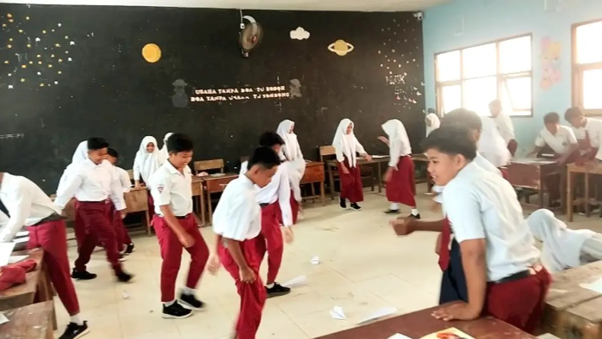 SENANG: Siswa baru UPTD SMPN 1 Kokop mengikuti MPLS. (UPTD SMPN 1 KOKOP UNTUK JPRM)