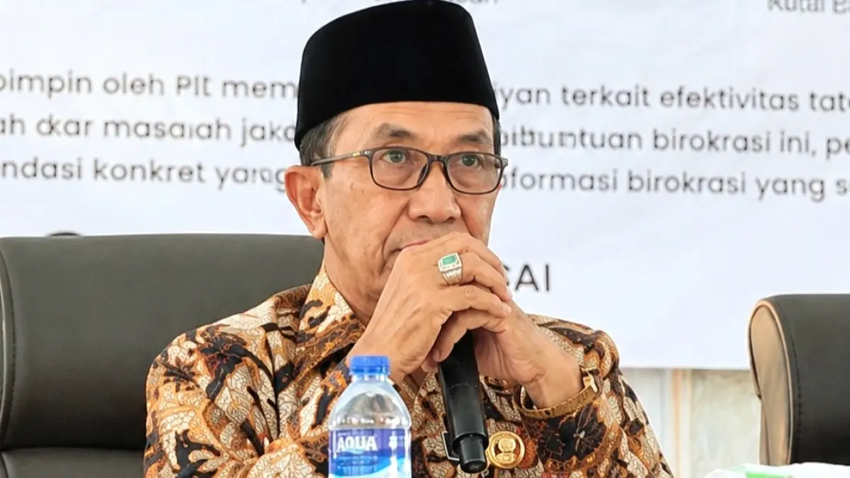 TEGAS: Bupati Pamekasan KH Kholilurrahman saat memberikan keterangan dalam satu kegiatan di Pendopo Wabup, Kamis (16/7). (MOH. IQBAL AFGANI/JPRM)