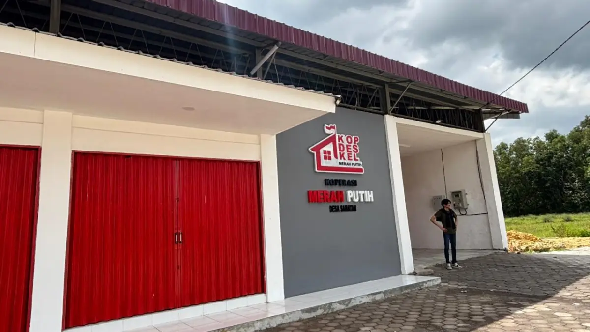 PROGRAM NASIONAL: Seorang warga berada di lingkungan KMP Desa Samatan, Kecamatan Proppo.