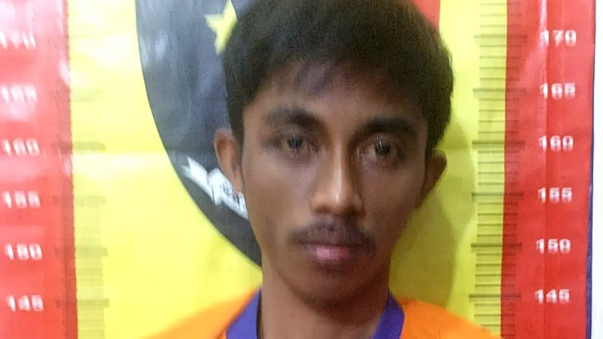 LAMA BURON: Taufik Hidayat, tersangka pencurian sepeda motor diamankan Sabtu (25/7). (POLSEK SUKOLILO UNTUK JPRM)