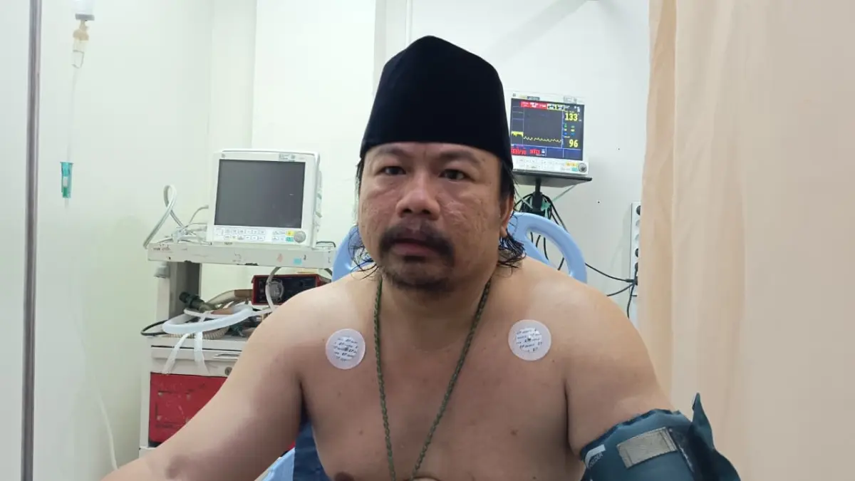 LEMAS: Korban penembakan di Desa Berbeluk, Kecamatan Arosbaya menjalani perawatan di RSUD Syamrabu Bangkalan, Selasa (28/7).