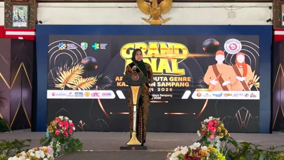 TEGAS: Bunda Genre Selviana Slamet Junaidi saat memberikan sambutan sekaligus membuka kegiatan Grand Final Duta Genre 2026, di Pendopo Trunojoyo, Sampang, Selasa (28/7). (UBAIDILLAHIR RAE’IE/JPRM)