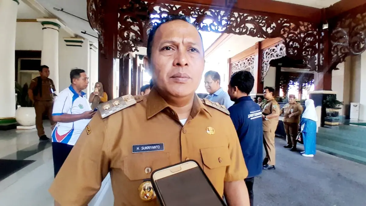 TEGAS: Ketua Satgas MBG Pamekasan Sukriyanto memberikan keterangan di Pendopo Ronggosukowati, Selasa (28/7). (M. KHOLIL RAMLI/JPRM)