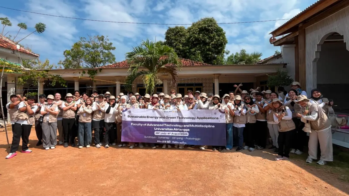 F - adv unair (4)
MOH IQBAL/JPRM
TUNTAS: Seluruh peserta Segta 2026 FTMM Unair foto bersama usai melaksanakan kegiatan di pulau Gili Iyang Kecamatan Dungkek Kabupaten Sumenep, Jumat (31/7).