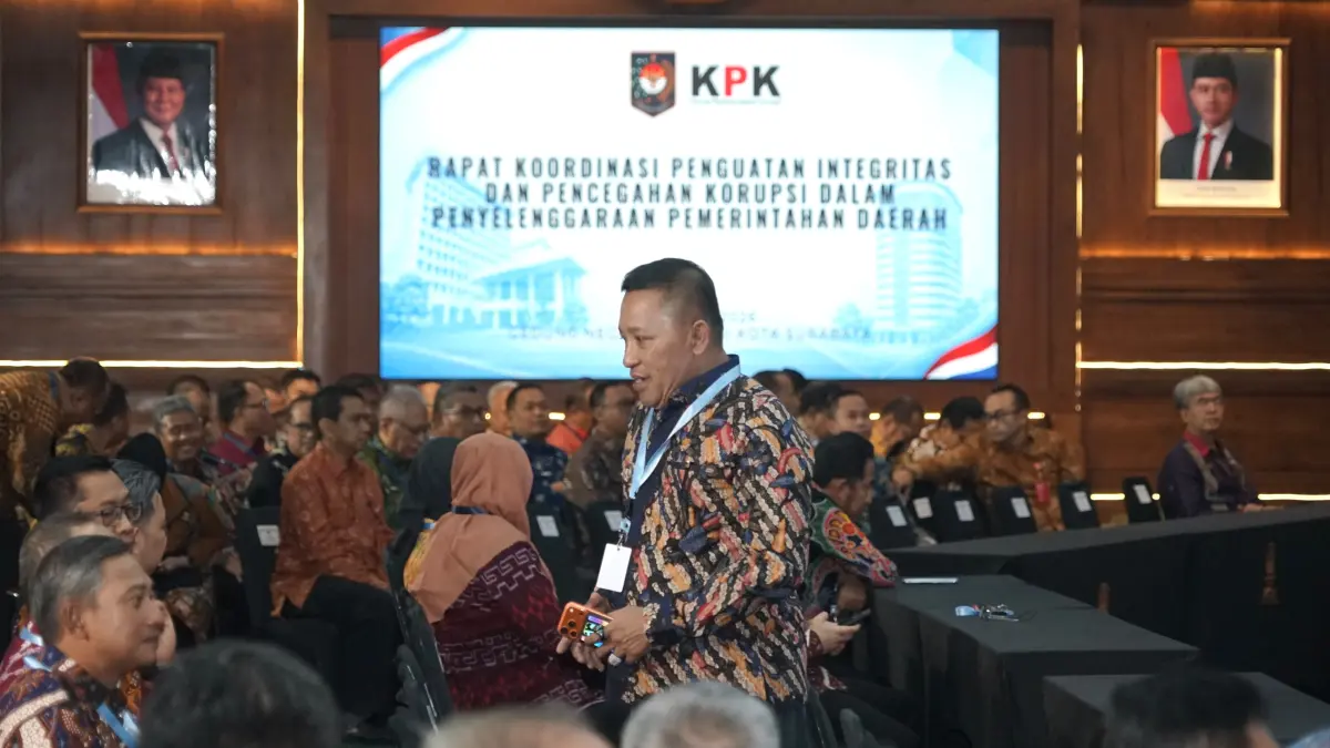 PENINGKATAN KAPASITAS: Bupati Sampang Slamet Junaidi saat menghadiri rakor antikorupsi di Gedung Grahadi, Surabaya, Selasa (4/7).
