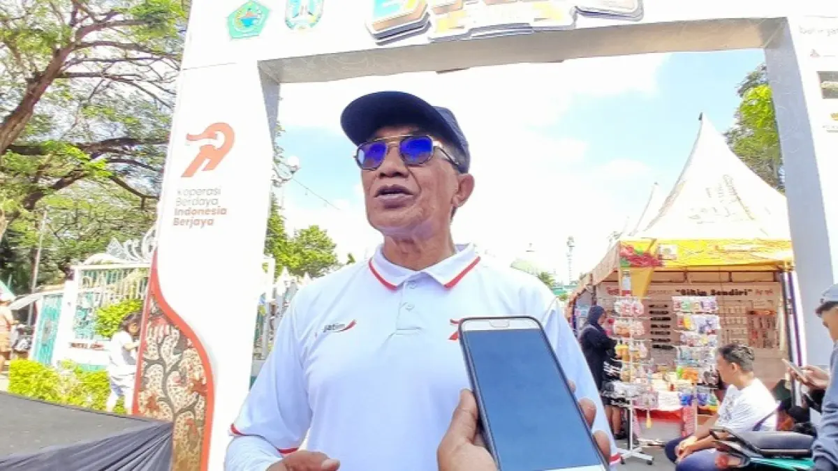 TEGAS: Bupati Pamekasan KH Kholilurrahman saat memberikan arahan dalam kegiatan sertijab pimpinan OPD di Ruang Wahana Bina Praja, Senin (3/8). (M. KHOLIL RAMLI/JPRM)