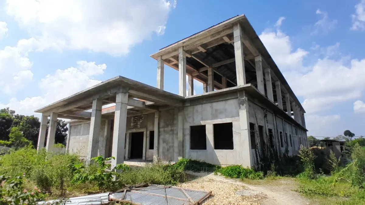BELUM BISA DIMANFAATKAN: Bangunan Puskesmas Bulangan Haji pascapekerjaan proyek tahap I dalam kondisi kurang terawat.