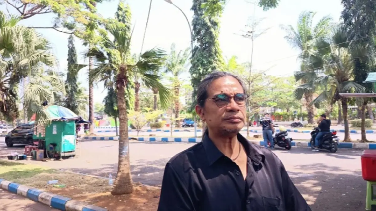 TANPA PERKEMBANGAN: Kuasa hukum keluarga Sekdis PRKP Bangkalan Risang Bima Wijaya ditemui di Jalan Soekarno-Hatta, Bangkalan, Rabu (5/8). (ZEINAL ABIDIN/JPRM)