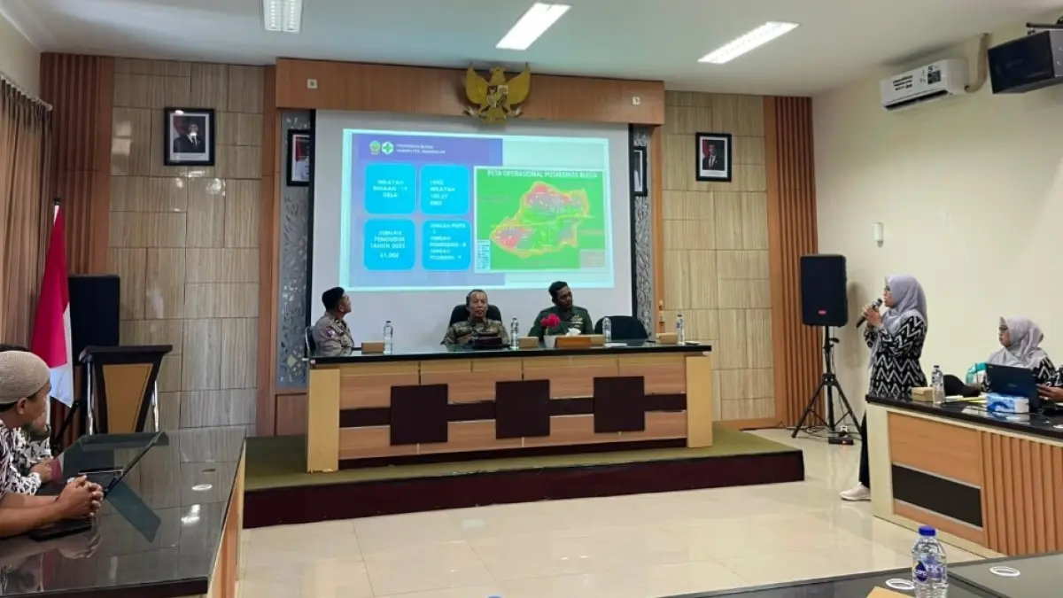 BERSINERGI: Kepala Puskesmas Blega drg. Safitri saat melemparkan program puskesmas dihadapan para peserta mini lokakarya, pada Kamis (6/8).