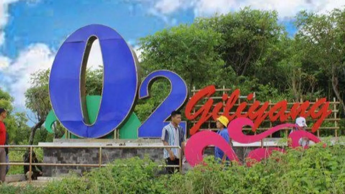 FOKUS: Wisatawan tengah berkunjung ke wisata Pulau Gili Iyang, Sumenep.