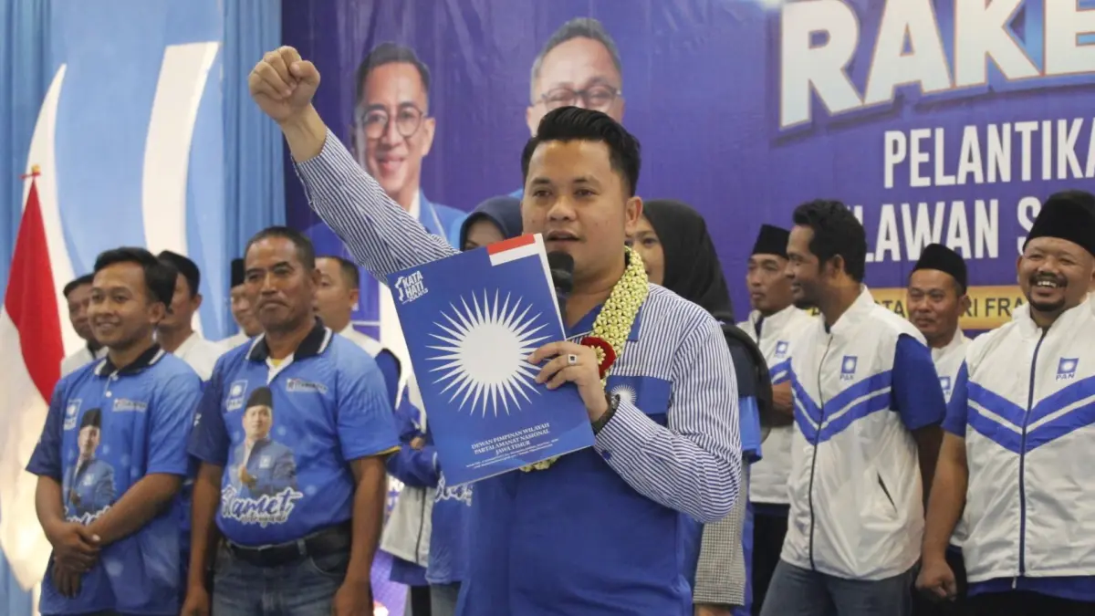 PENUH SEMANGAT: Ketua Umum BM PAN Slamet Ariyadi menyemangati kader PAN dalam sebuah acara partai. (BM PAN UNTUK JPRM)