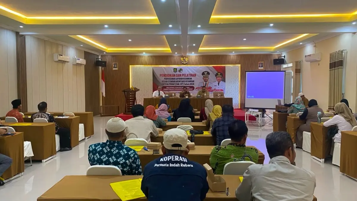 ANTUSIAS: Puluhan pengurus koperasi mengikuti Diklat Penyusunan Laporan Keuangan Koperasi sesuai SAK-EP yang digelar DKUPP Sumenep di Hotel Asmi, Senin (11/8).