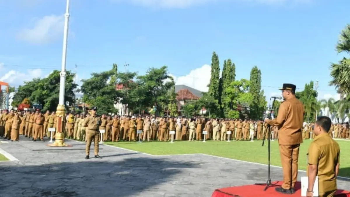 FOKUS: ASN Pemkab Sumenep saat mengikuti apel pagi di halaman Pemkab Sumenep.