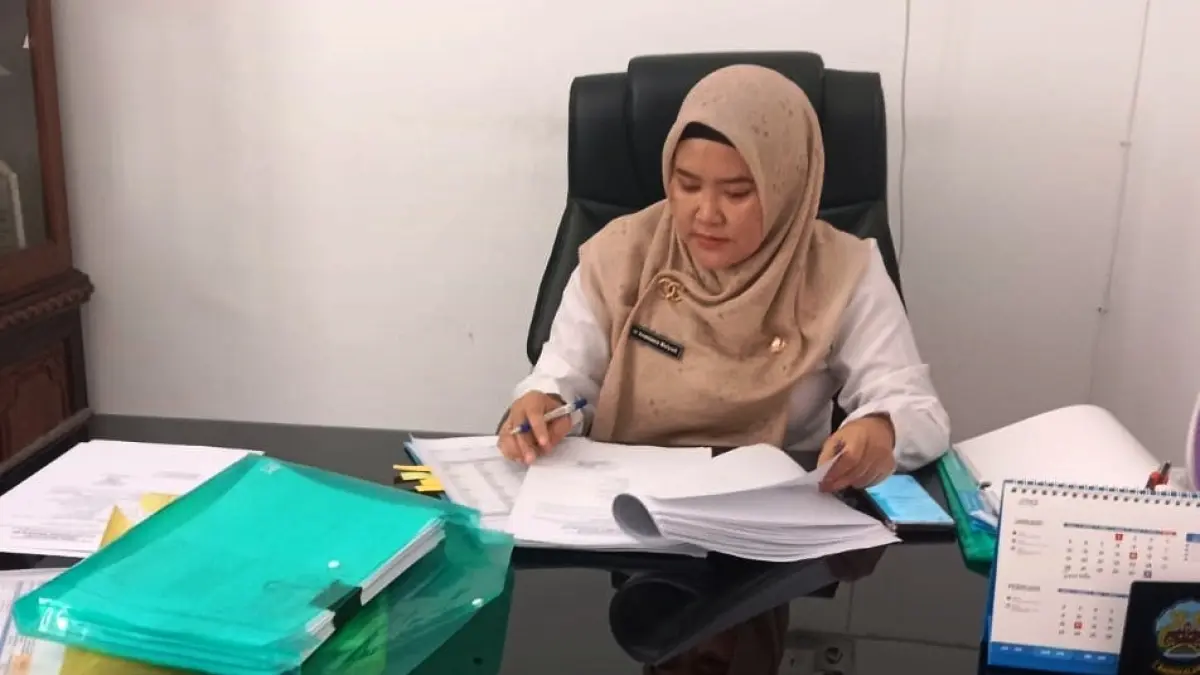 NAKES: dr Anastasia saat ditemui di ruang kerjanya.