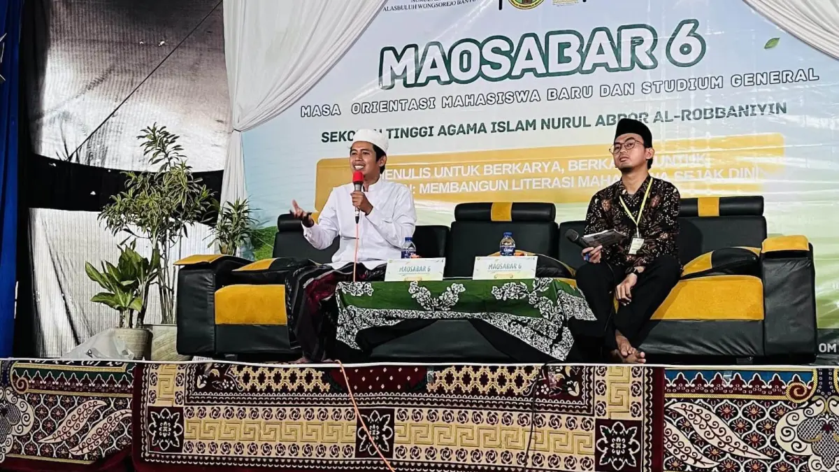 SEMANGAT: Wakil Kepala JPRM Biro Pamekasan Moh. Ali Muhsin menjadi pemateri kegiatan Maosabar, Senin (10/8).