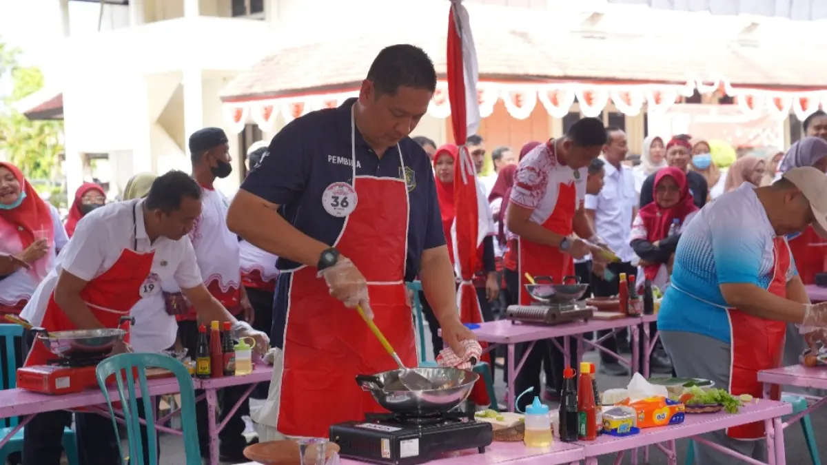 SEMARAK: Pegawai Kantor Imigrasi Pamekasan mengikuti lomba Agustusan memperingati HUT ke-81 RI.