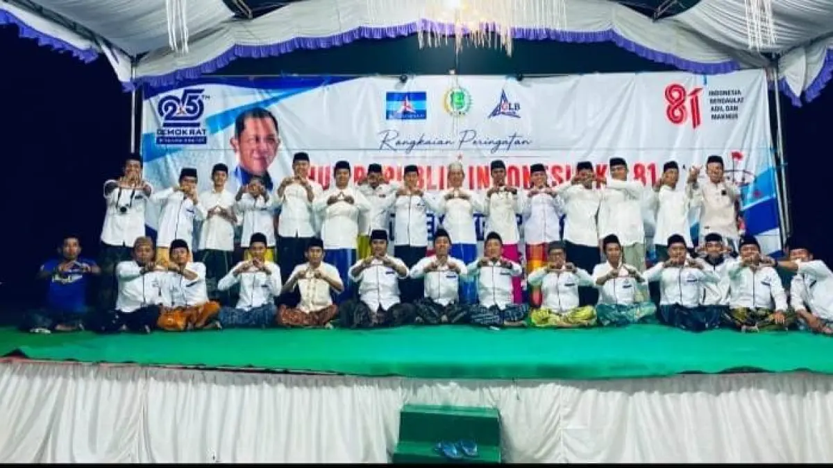KOMPAK SELALU: Mulyadi SH. MH berfoto bersama GLB pada Malam puncak acara senin malam.