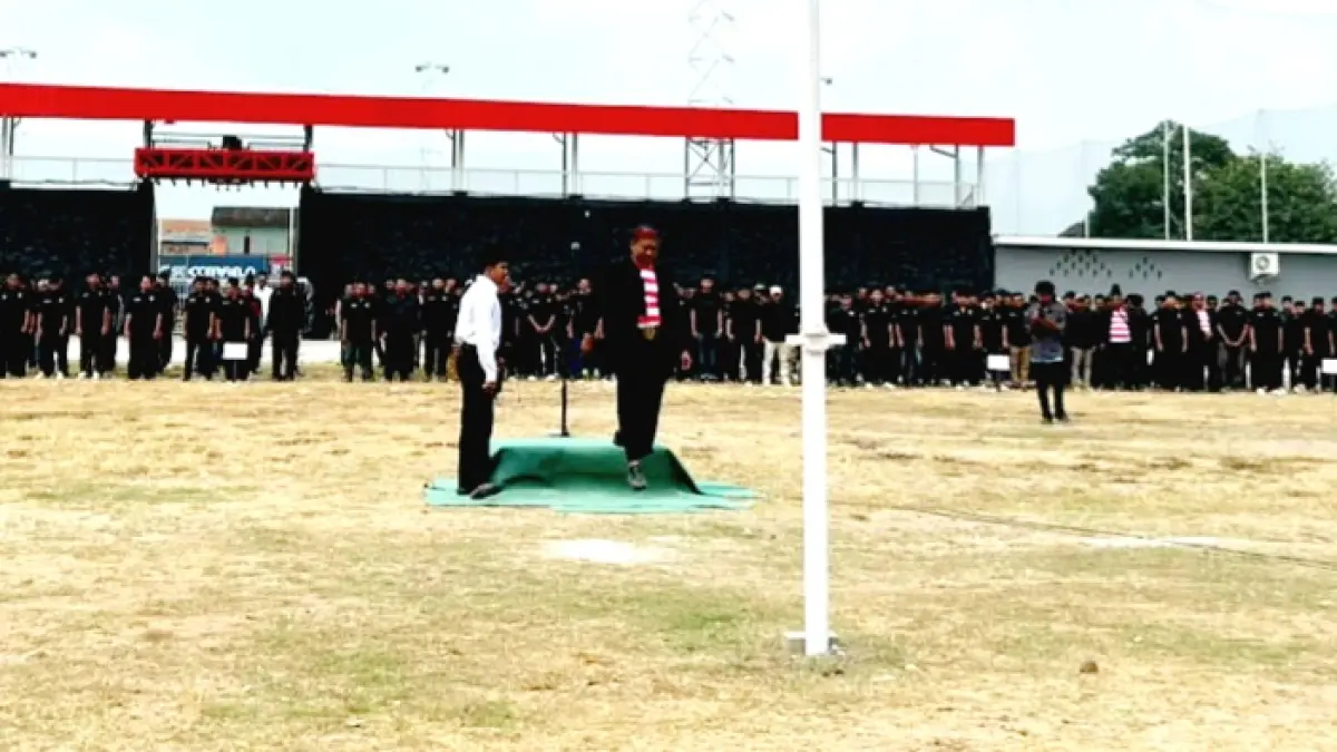 KHIDMAT: Keluarga Madura Yogyakarta (KMY) mengikuti upacara HUT Kemerdekaan RI di Lapangan Jogja Expo Center, Senin (17/8). (KMY UNTUK JPRM)