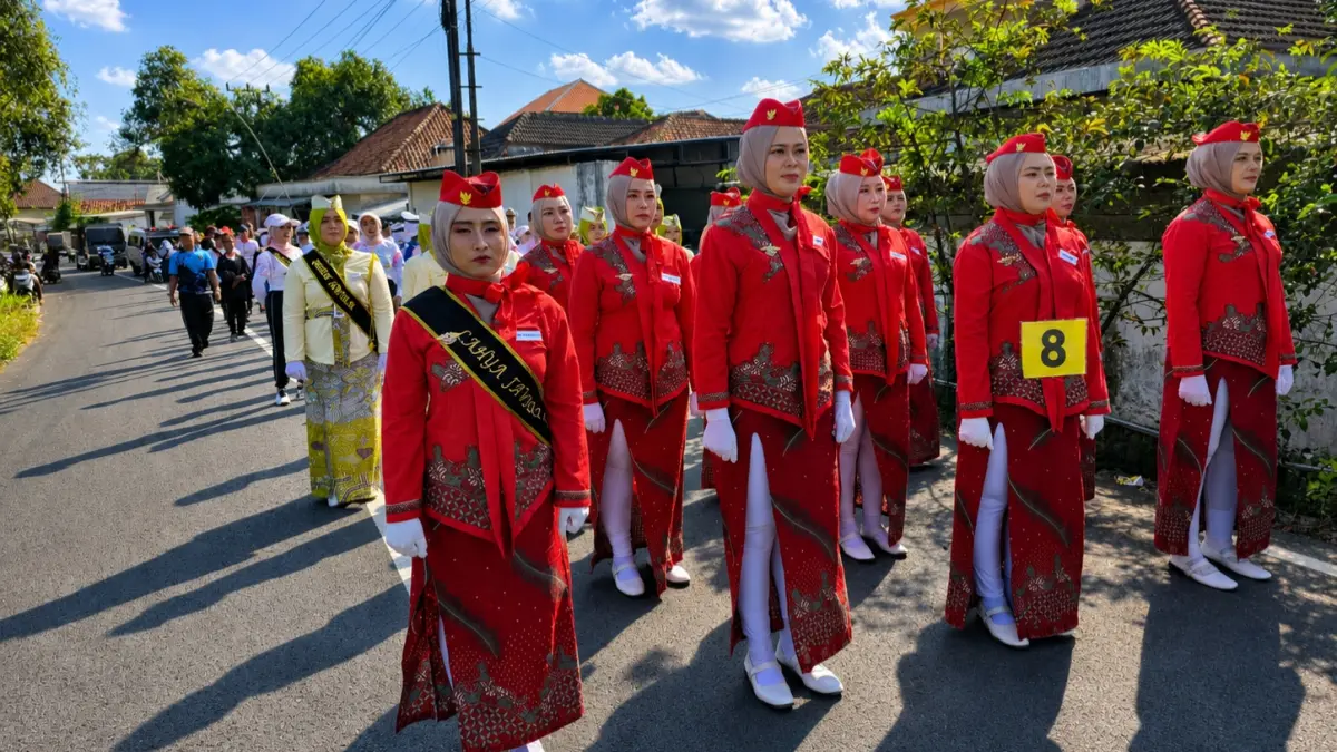 KOMPAK: Tim Gerak Jalan CV Jawara Internasional Djaya berfoto dalam kegiatan gerak jalan.
