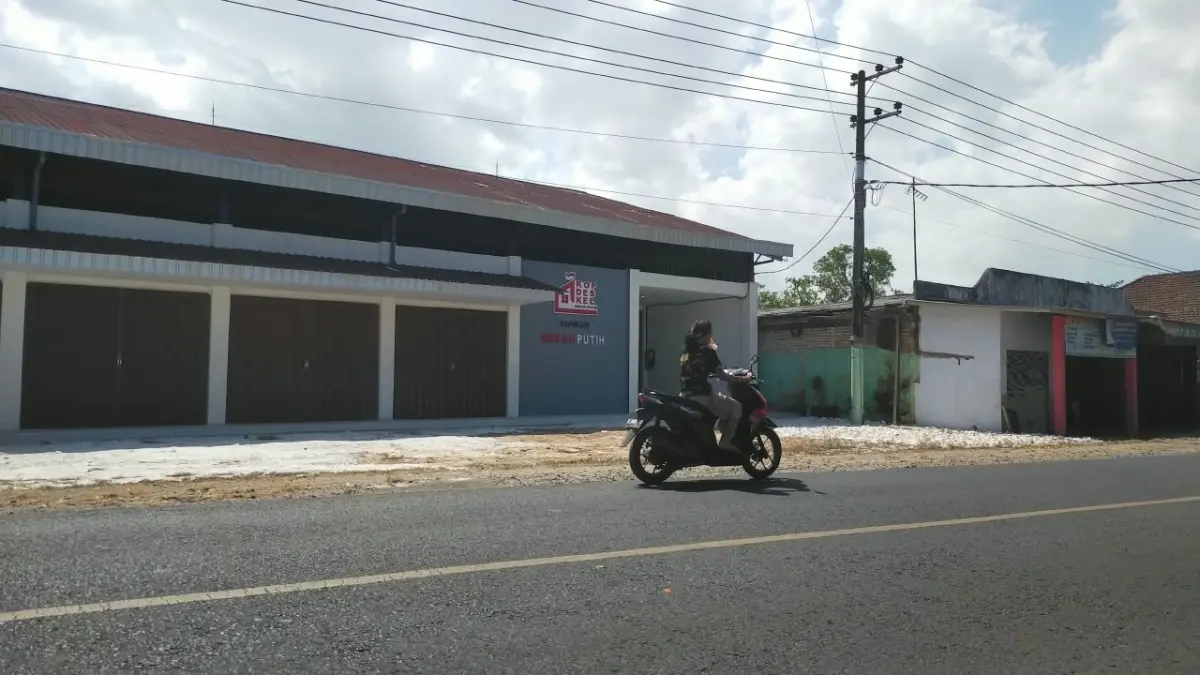 BELUM BEROPERASI: Koperasi Desa Kelurahan Merah Putih (KDKMP) Desa Keleyan, Kecamatan Socah, Bangkalan, belum beroperasi, Kamis (20/8).
