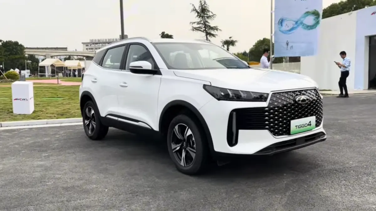 Chery Tiggo 4 (Kanal YouTube @AutonetMagz) 