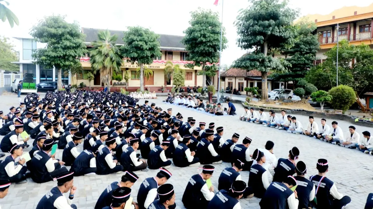 GENERASI EMAS: Ratusan maba dan sivitas akademika serta sejumlah ormas mengikuti istighotsah bersama pada pelaksanaan PBAK 2026, Kamis (20/8). (IAI AL-KHAIRAT UNTUK JPRM)