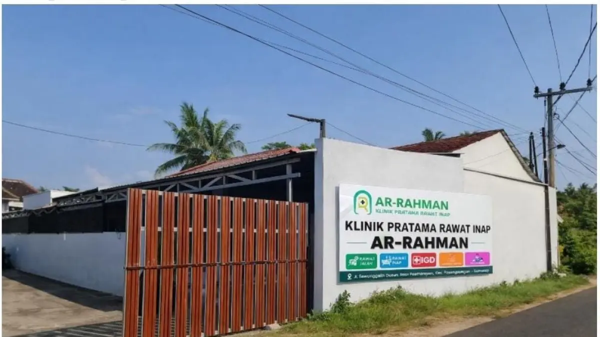 SIAP MELAYANI: Klinik Pratama Rawat Inap Ar-Rahman di Jalan Sawunggaling, Dusun Morasen, Desa Pasongsongan, Sumenep, tampak dari depan.