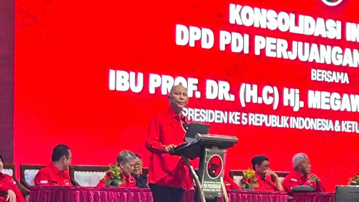 TEGAS: Ketua DPD PDI Pejuangan Jawa Timur MH Said Abdullah saat menyampaikan sambutan di acara Konsolidasi Internal PDI Perjuangan Jawa Timur di Vasa Hotel, Surabaya Barat, Minggu (23/8).