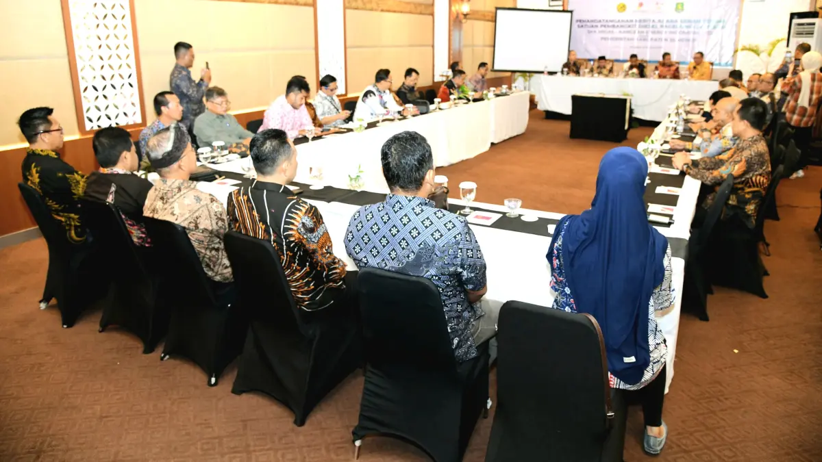 GUYUB: Pimpinan SKK Migas-KEI, Kementerian ESDM, Pemprov Jawa Timur, Pemkab Sumenep, dan Pemdes Pagerungan Besar menghadiri forum penandatanganan BAST SPD Pagerungan Besar SKK Migas-KEI kepada Pemkab Sumenep di Surabaya, Senin (24/8).