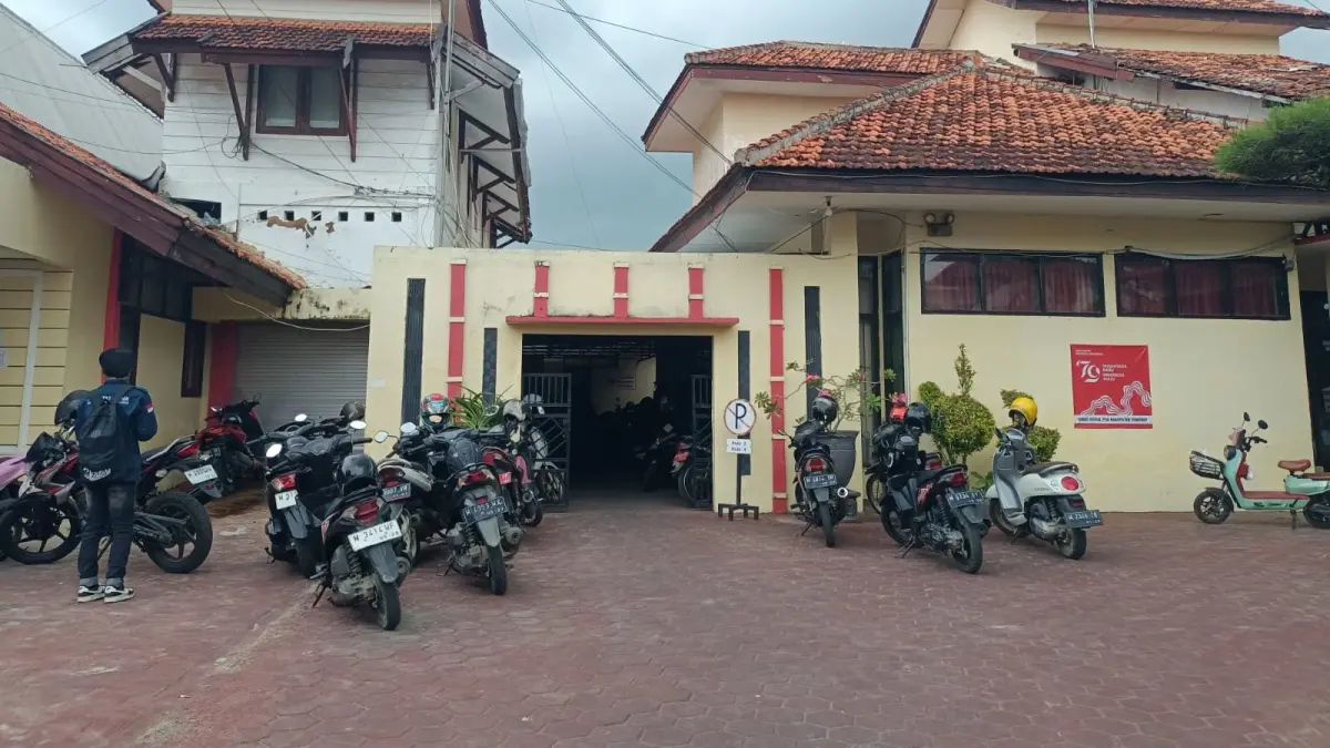LENGANG: Keberadaan kantor Dinsos P3A Sumenep yang berlokasi di Kelurahan Pajagalan, Kecamatan Kota, Rabu (26/8).