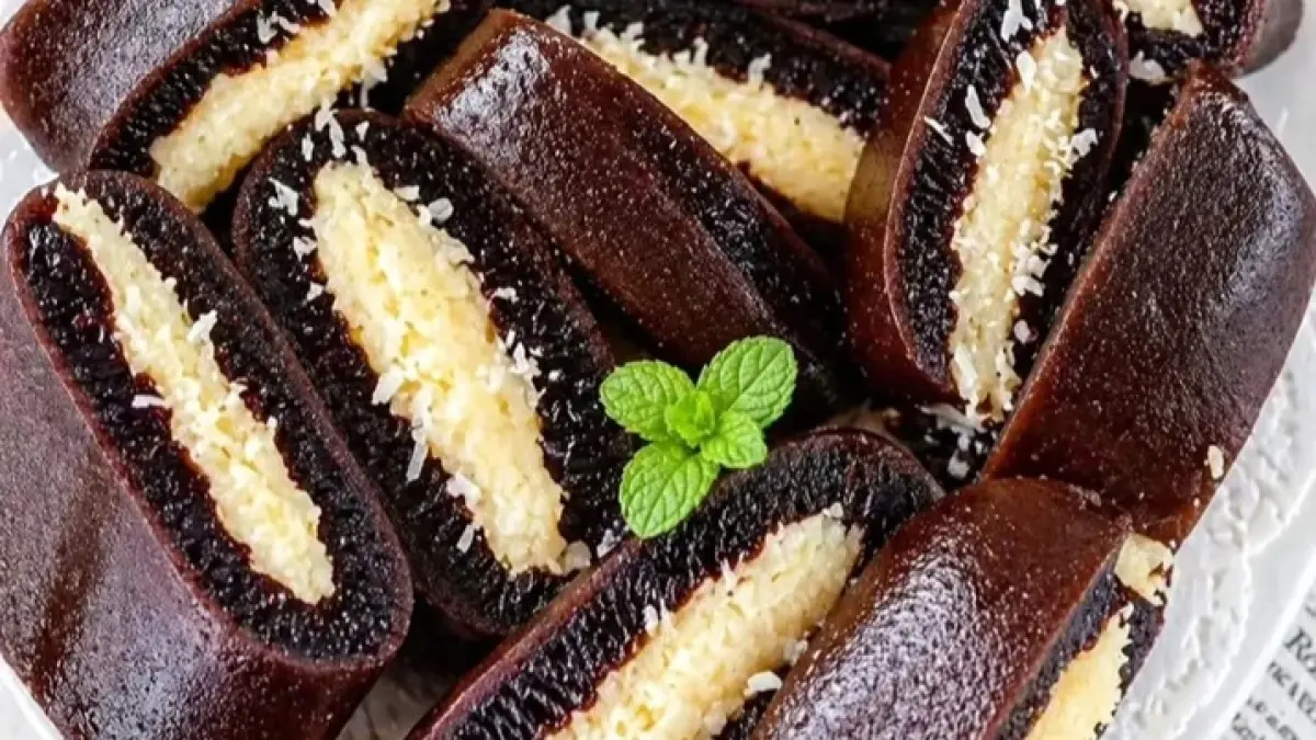 Resep Martabak Manis Black Cocoa, Camilan Legit dengan Aroma Cokelat Pekat dan Tekstur Bersarang yang Menggoda Selera