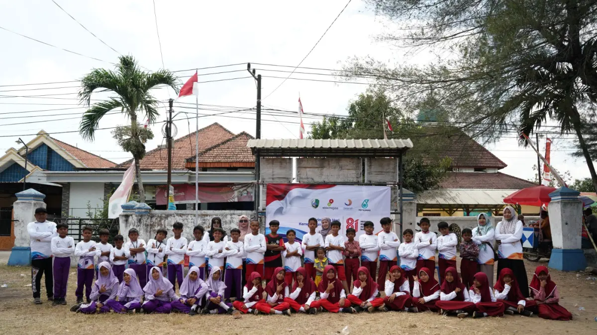 KOMPAK: Para pemuda, siswa dan masyarakat pose bersama usai mengikuti perlombaan.