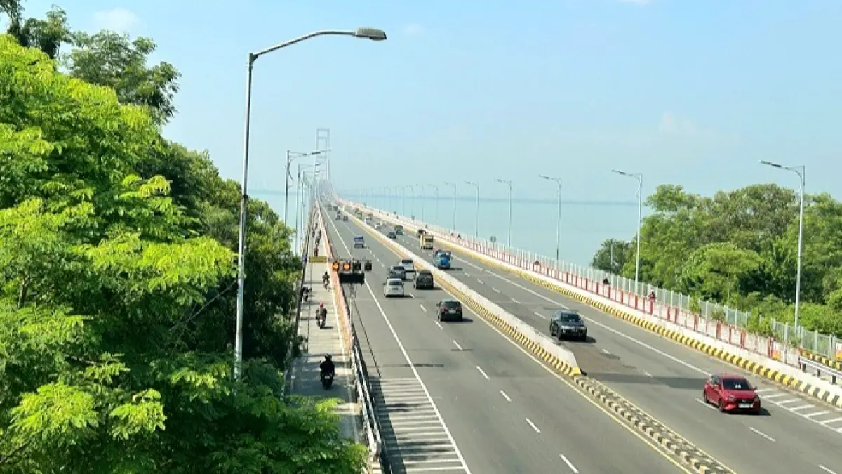 PERBAIKAN INFRASTRUKTUR: Jembatan Suramadu sisi Madura bakal diperbaiki dalam dua bulan ke depan. (VIVIN AGUSTIN HARTONO/JPRM)