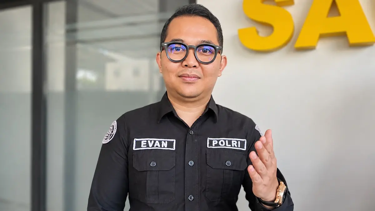 BERI PERINGATAN: Kasihumas Polres Pamekasan saat ditemui di ruang Satreskrim Polres Pamekasan, Selasa (11/8).