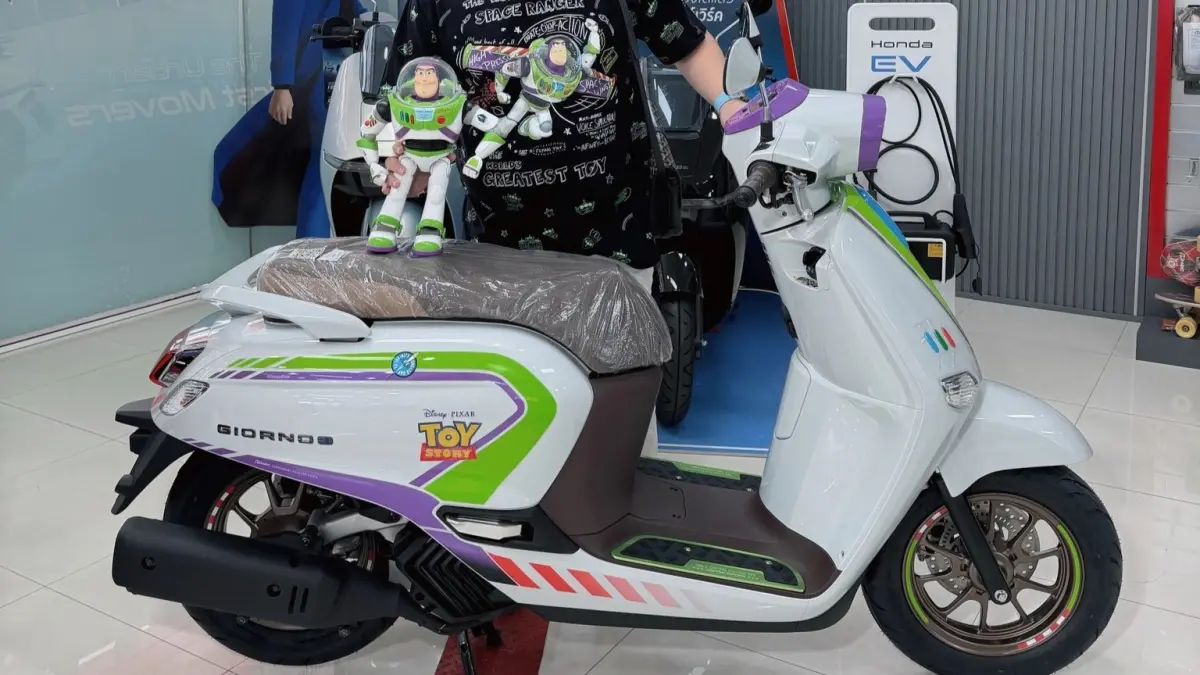 Honda Giorno+ Buzz Lightyear (X/@peat8888) 