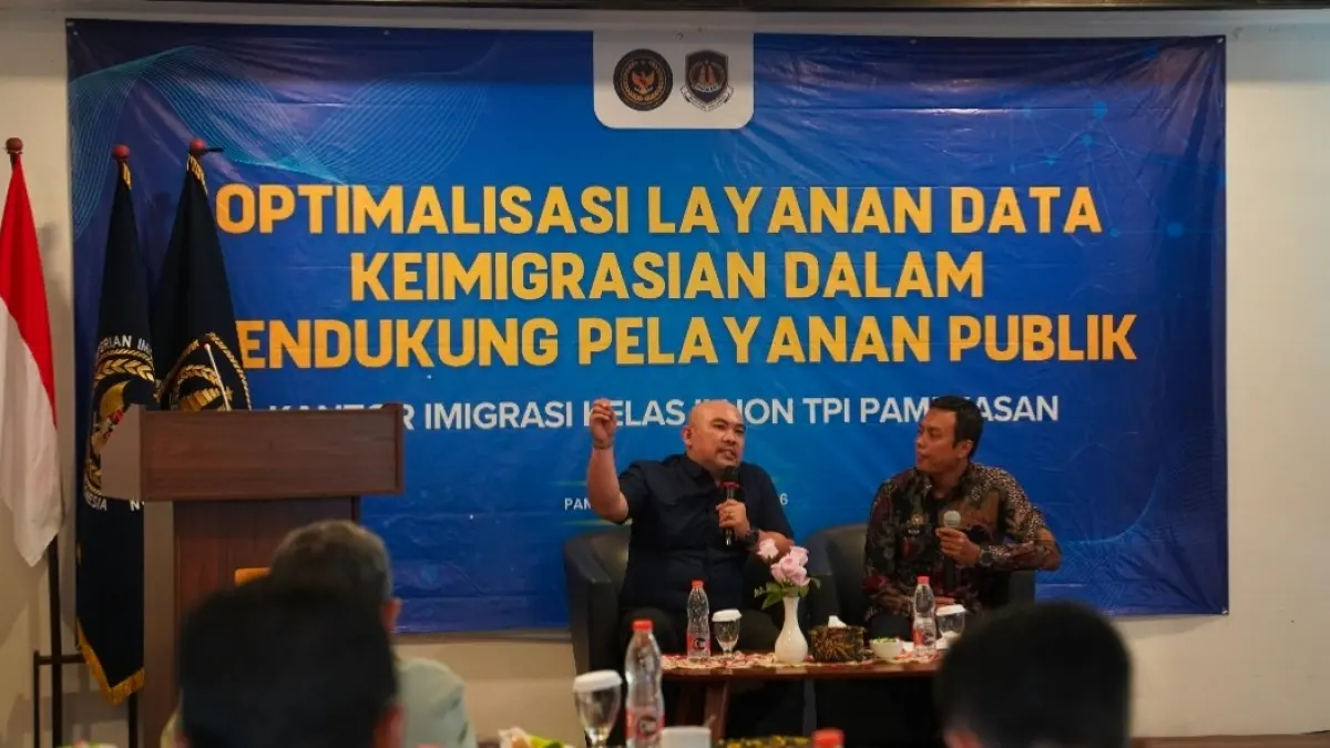 LAYANAN PRIMA: Kantor Imigrasi Pamekasan melakukan sosialisasi layanan data keimigrasian (LDK) di Odaita Hotel Pamekasan, Kamis (27/8).