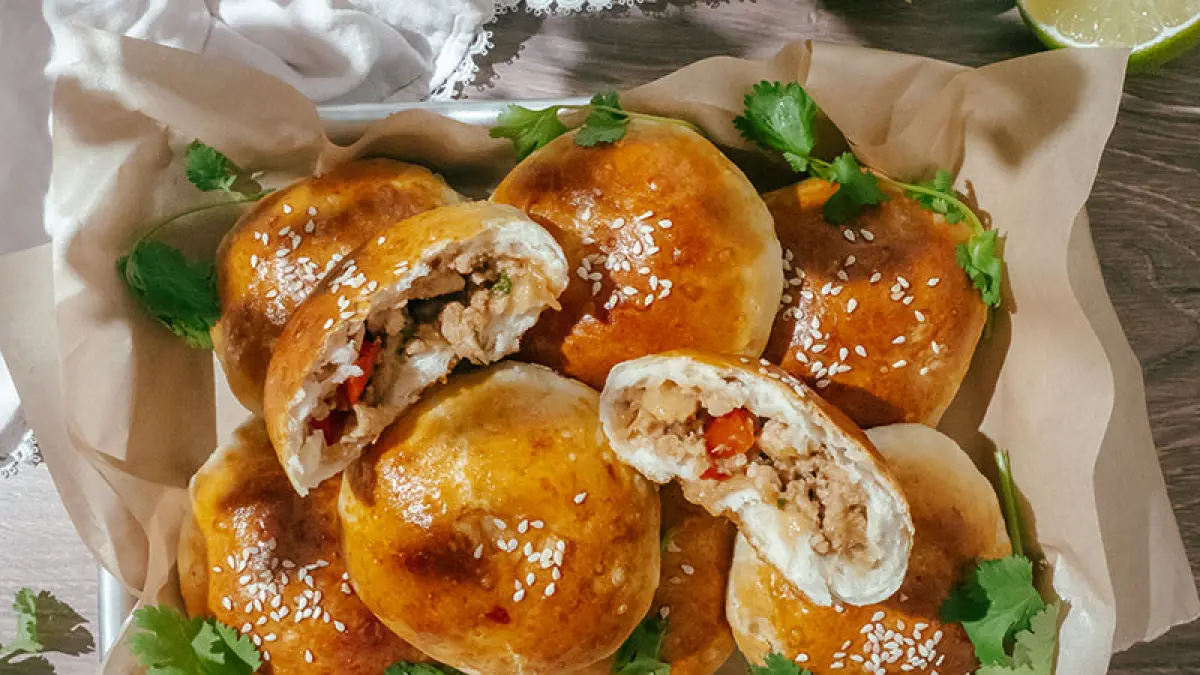 Resep Soft Chicken Buns, Roti Empuk dengan Isian Ayam Gurih yang Menggoda