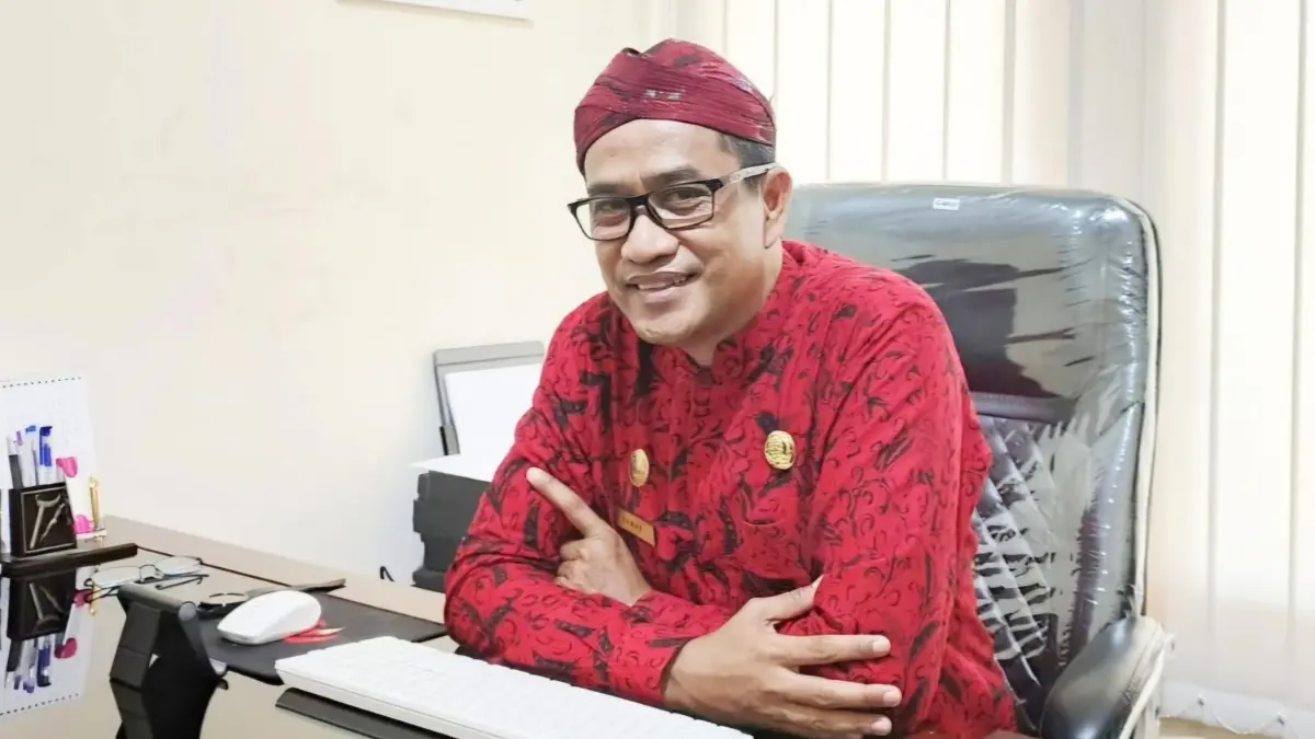 FOKUS: Kepala BKPSDM Sumenep Benny Irawan saat ditemui di ruang kerjanya, Kamis (3/9).