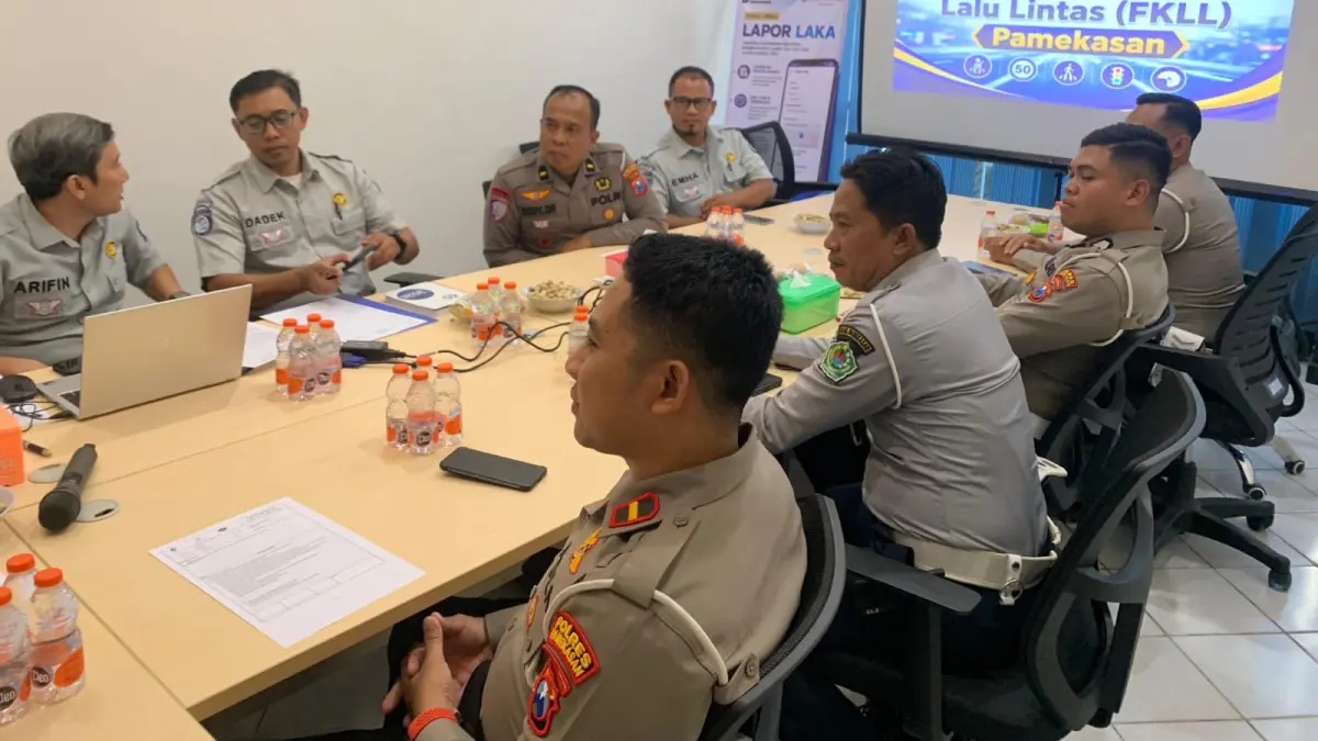 SERIUS: Satlantas Polres Pamekasan menggelar diskusi bersama pihak terkait, Kamis (3/9).