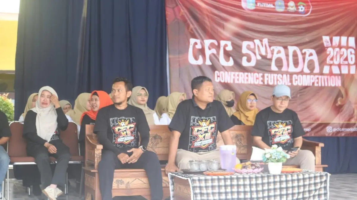 SEMANGAT: Kacabdin Wilayah Sumenep Rusliy (kanan) didampingi Ketua Panitia CFC XII 2026 Rozi Ma’ruf, dan Kepala SMAN 2 Sumenep Agung Setiawan menghadiri pembukaan CFC XII 2026 di Smada Sumenep, Rabu (9/9).