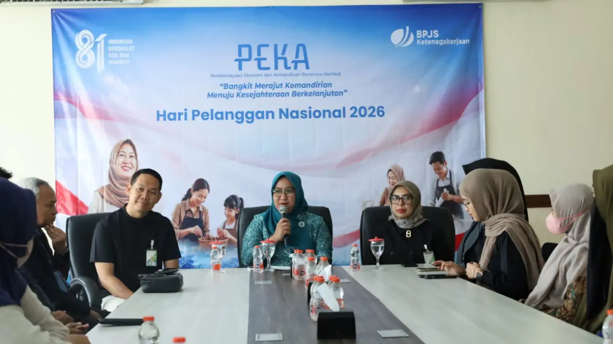 PEMBERDAYAAN: Ketua TP PKK Bangkalan Lutfiyana Lukman Hakim didampingi Kepala Cabang BPJS Ketenagakerjaan Madura Dwi Bhakti Indra Fitriawan dan Wakil Kepala Wilayah Pelayanan BPJS Ketenagakerjaan Jawa Timur Zakiyah membuka pelatikan PEKA di Kantor BPJS Ketenagakerjaan Kabupaten Bangkalan, Rabu (9/9).&nbsp;