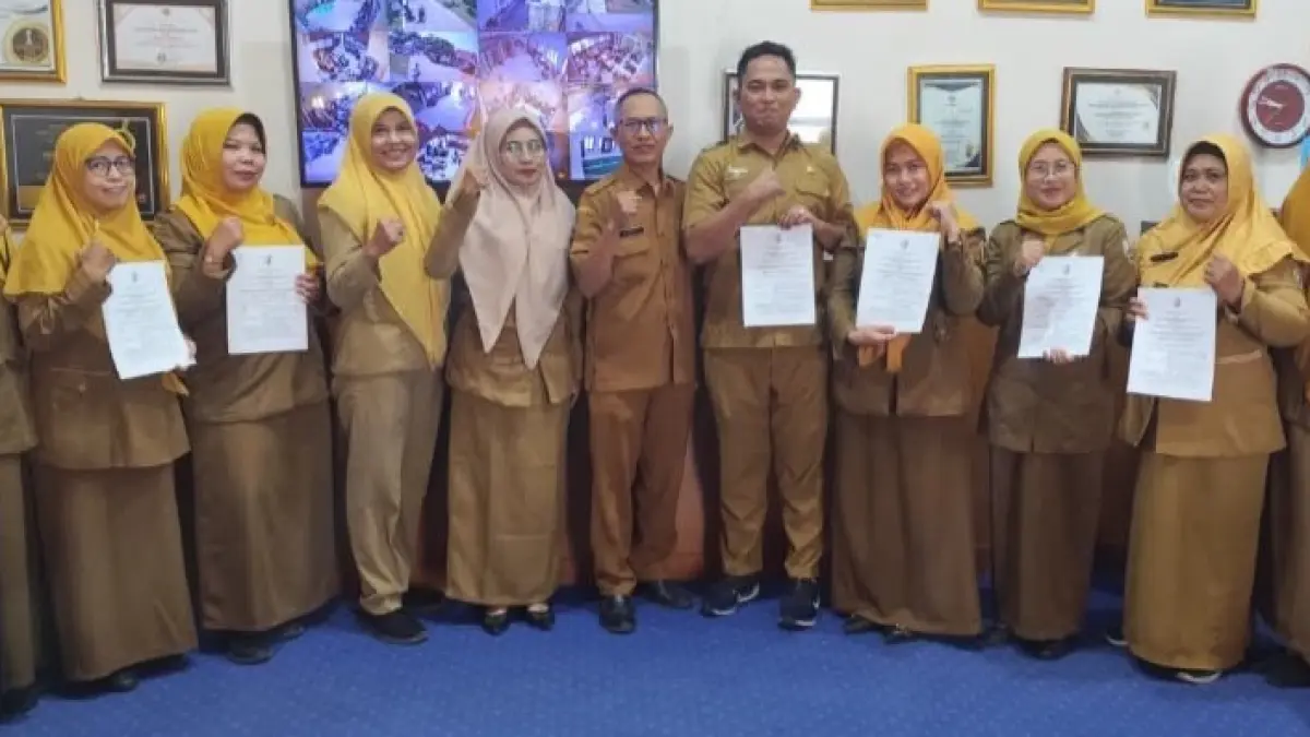 PELAYANAN: Sejumlah Puskesmas menekan perjanjian kerja sama Balada Cinta dengan &nbsp;Dispendukcapil Sampang, Selasa (8/9).