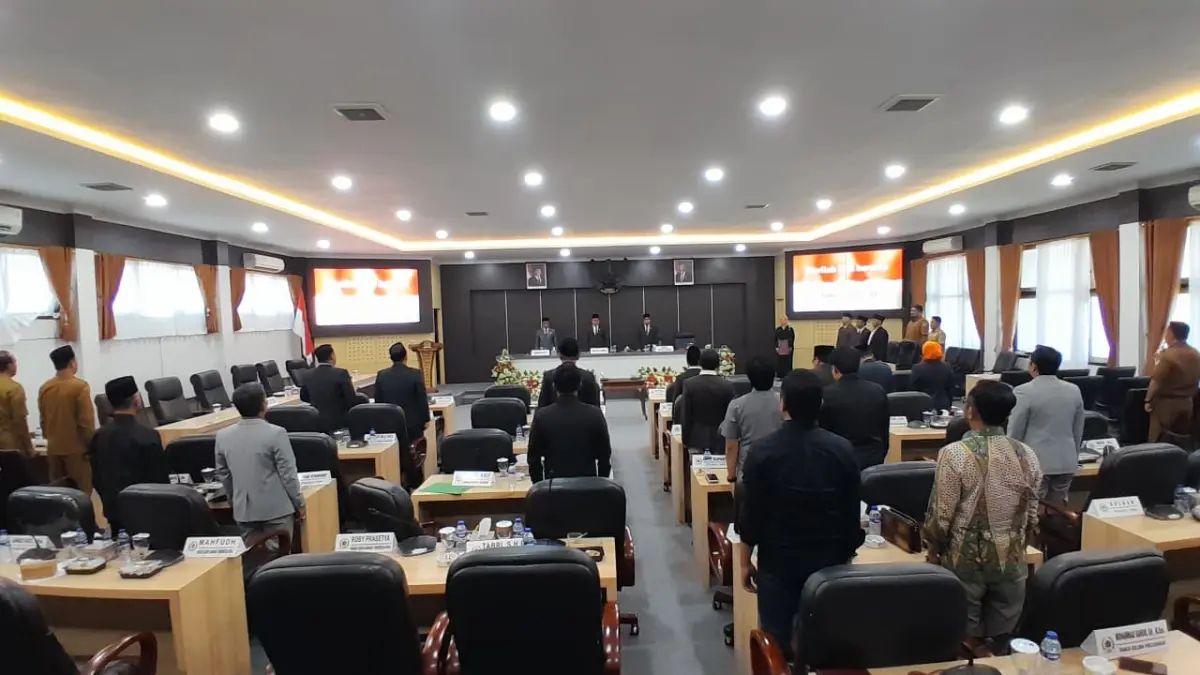 KERJA LEGISLASI: DPRD Pamekasan saat menggelar rapat paripurna terkait pengesahan dan penandatanganan raperda, Senin (7/9).
