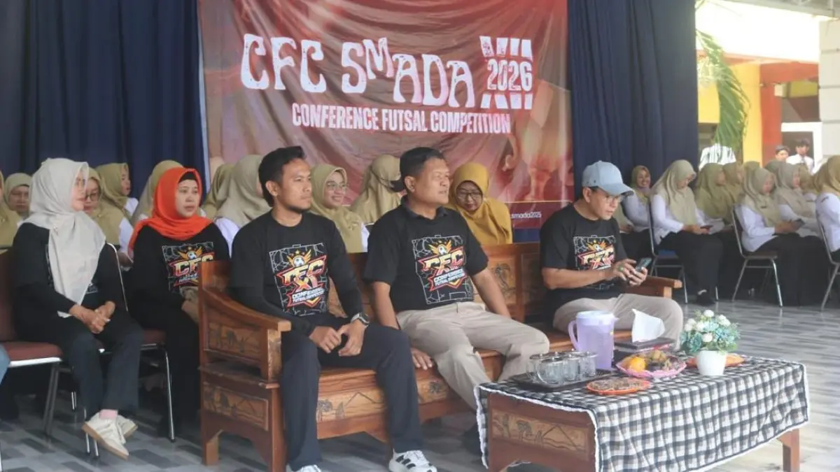 SEMANGAT: Kacabdin Wilayah Sumenep Rusliy (kanan) didampingi Ketua Panitia CFC XII 2026 Rozi Ma’ruf, dan Kepala SMAN 2 Sumenep Agung Setiawan menghadiri pembukaan CFC XII 2026 di Smada Sumenep, Rabu (9/9).