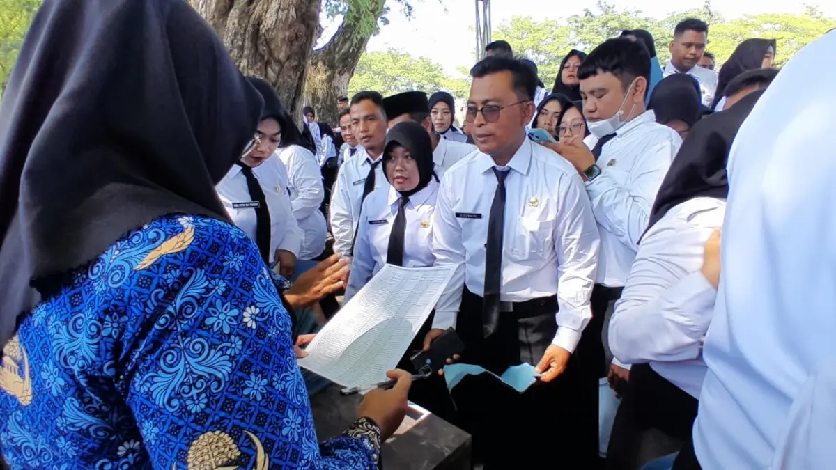 ABDI NEGARA: ASN PPPK paro waktu saat mengikuti proses pelantikan di Lapangan Nagara Bhakti Pamekasan tahun lalu.