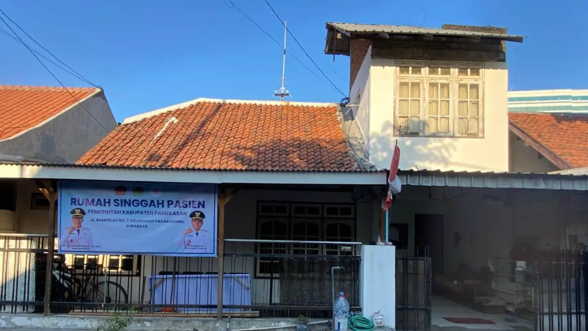 LAYANAN KESEHATAN: Mobil FRPB Pamekasan bersiap mengantar pasien HD dari Rumah Singgah Pemkab Pamekasan di Surabaya, beberapa waktu lalu.
